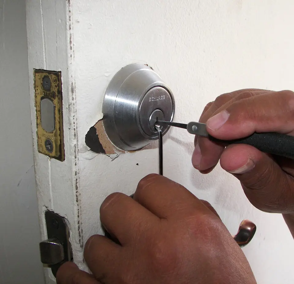 Domestic and Commercial Locksmith - Front Door Lock Repair